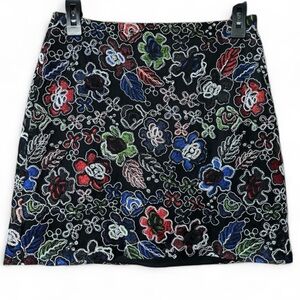 ZARA BASIC Embroidered Floral Mini Skirt Black Multicolor Size XS (US 4/EUR XS)